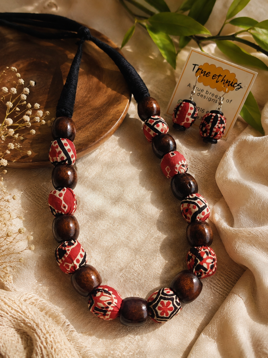 ORANGE WOODEN BEADED NECKLACE