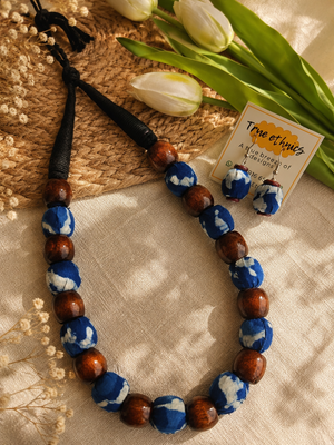BLUE WOODEN BEADED NECKLACE