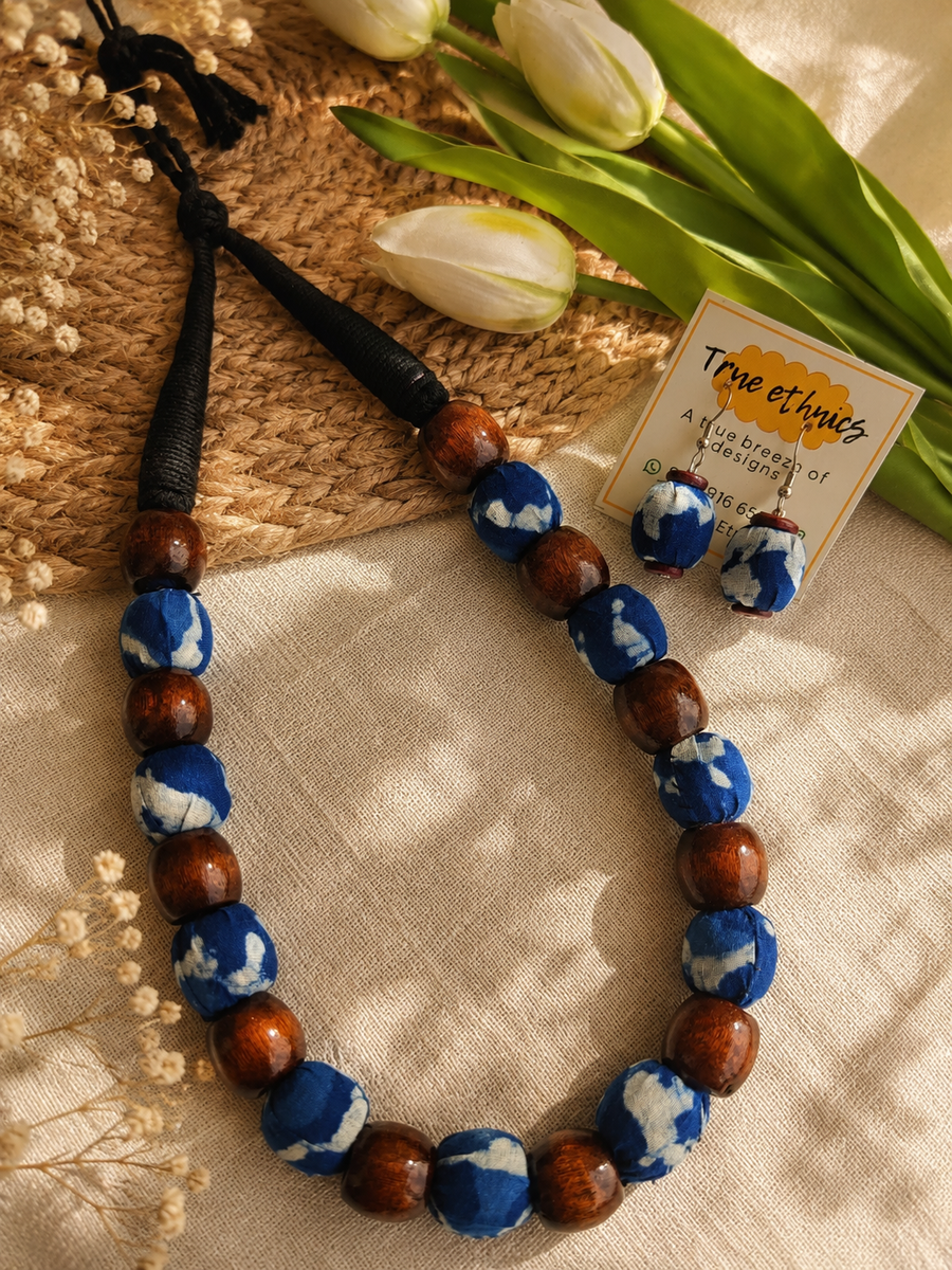 BLUE WOODEN BEADED NECKLACE