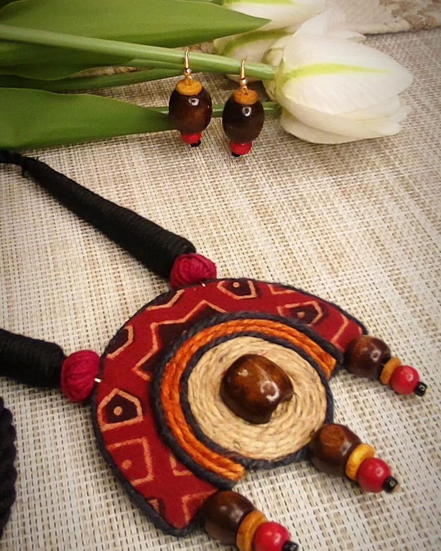 RED JUTE NECKLACE