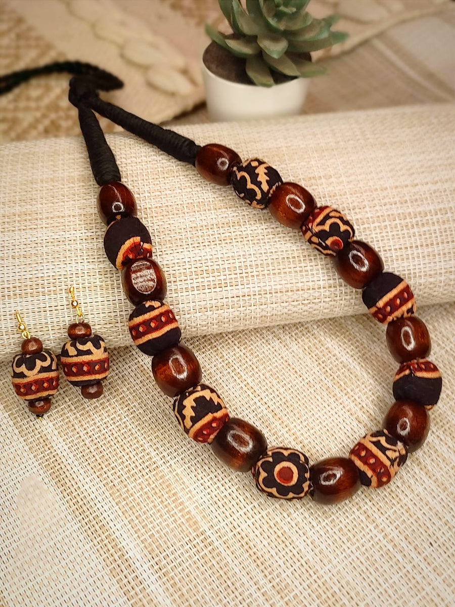 black wooden beaded set