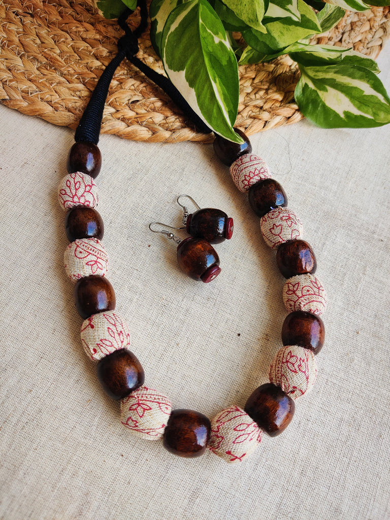 OFF WHITE WOODEN BEADED NECKLACE