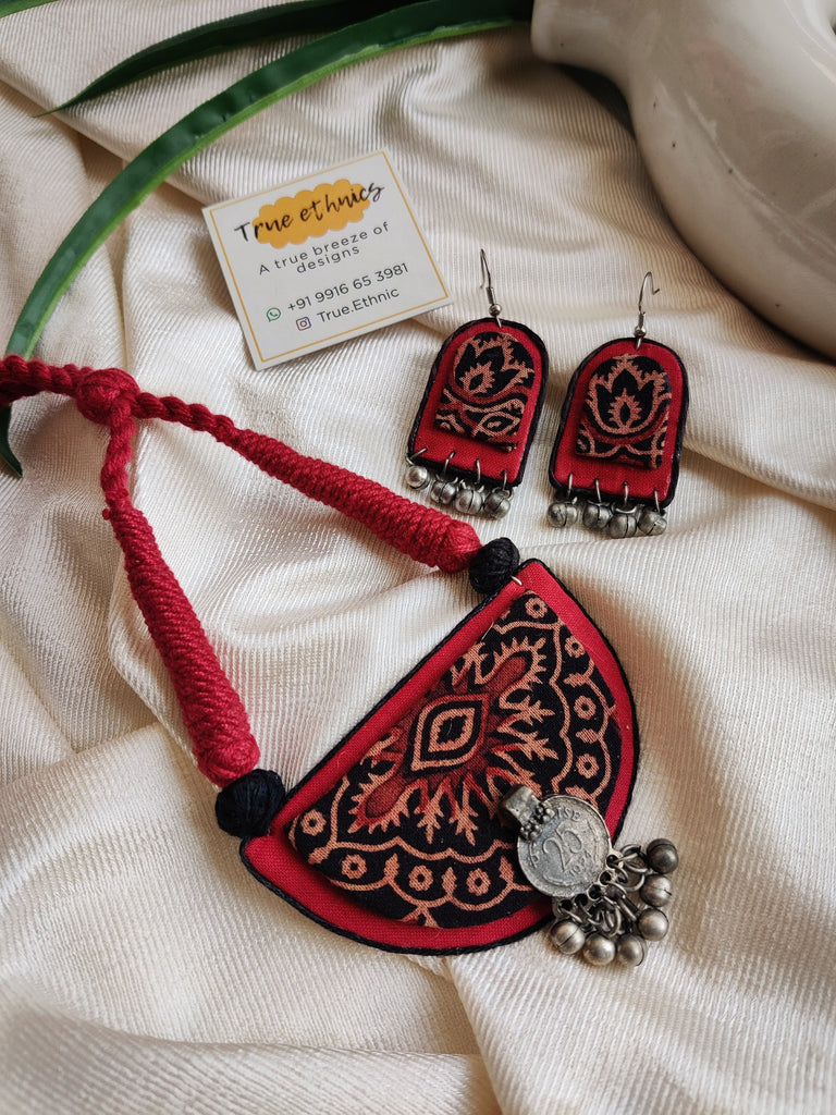 RED AND BLACK CHANDRAKALA NECKLACE