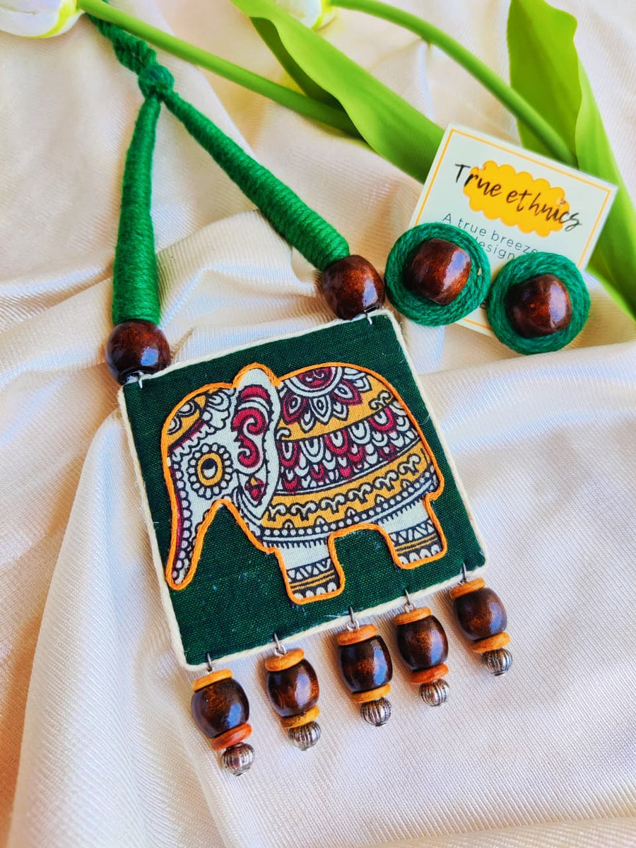 GREEN ELEPHANT NECKLACE