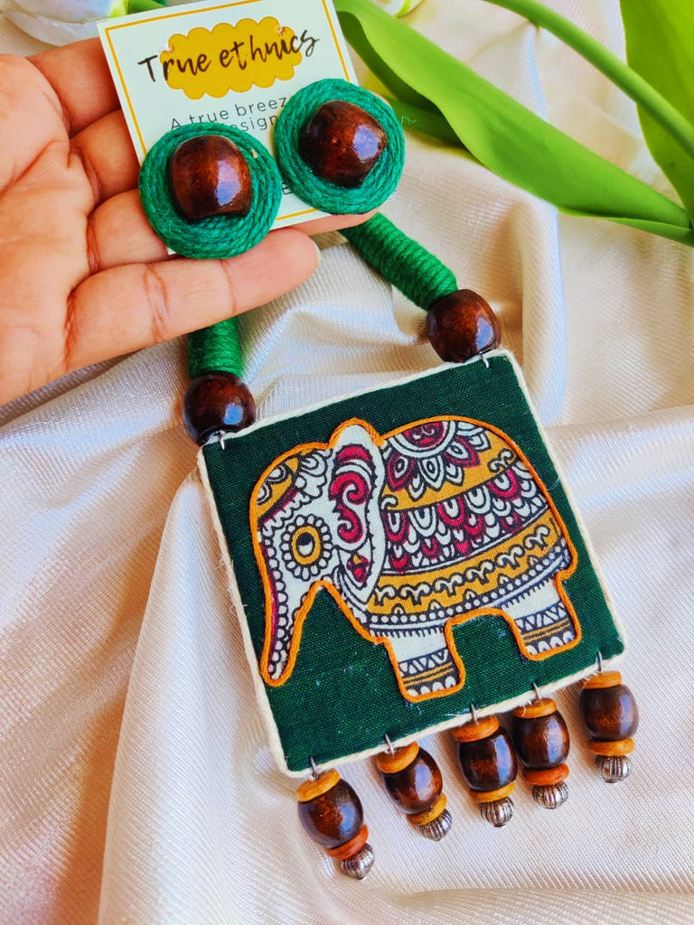GREEN ELEPHANT NECKLACE