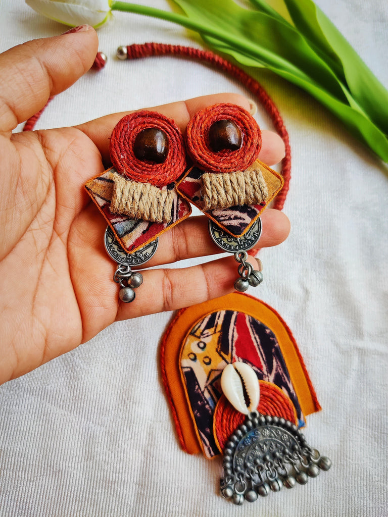 YELLOW HASLI NECKLACE