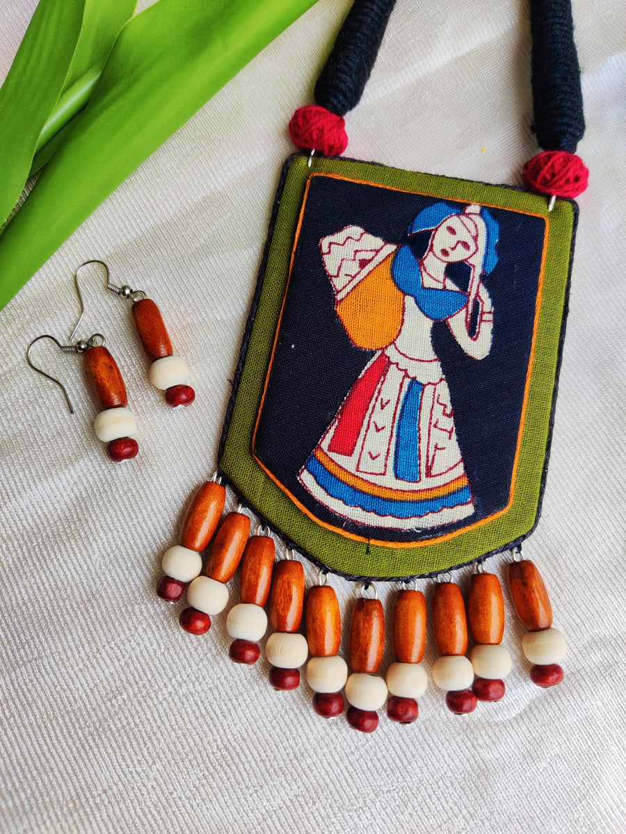 OLIVE GREEN RADHA NECKLACE