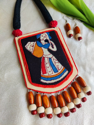 WHITE RADHA NECKLACE