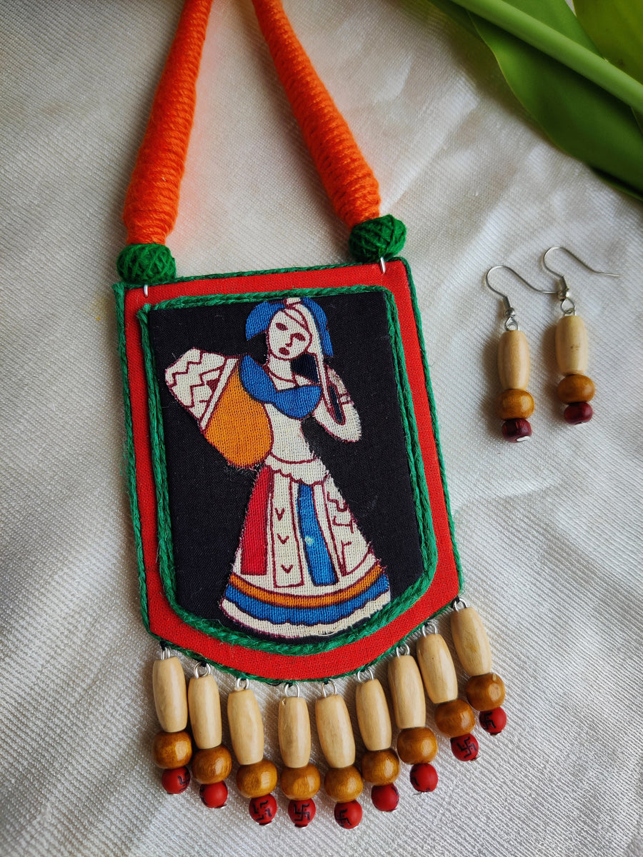 ORANGE RADHA NECKLACE