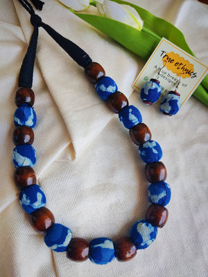 BLUE WOODEN BEADED NECKLACE