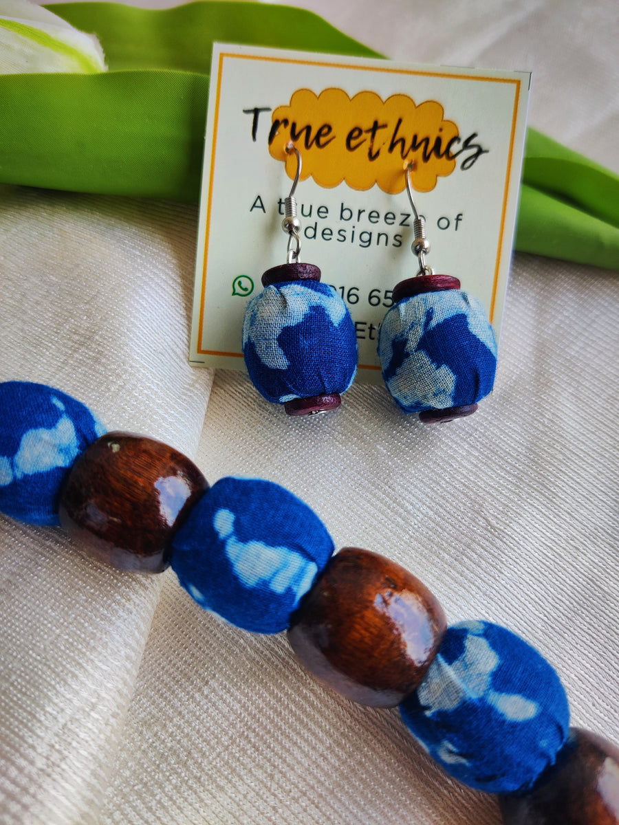 BLUE WOODEN BEADED NECKLACE