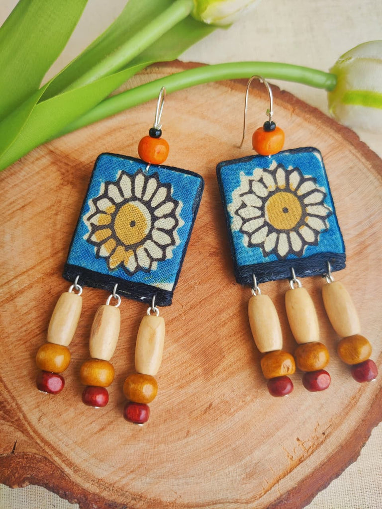 WOODEN DANGLING EARRINGS BLUE
