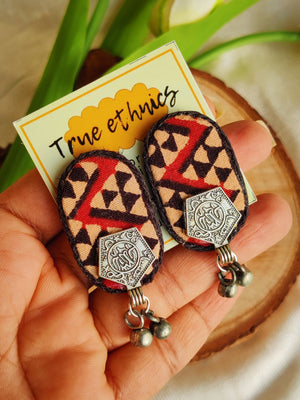 CAPSULE EARRING