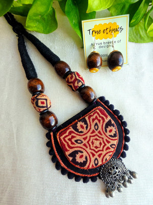 RED HANDBLOCK PRINTED NECKLACE
