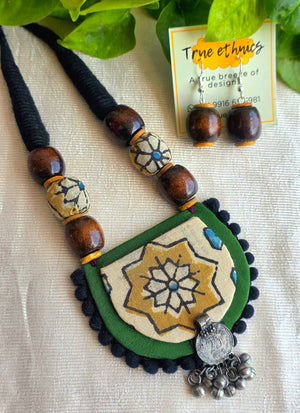 GREEN HANDBLOCK PRINTED NECKLACE