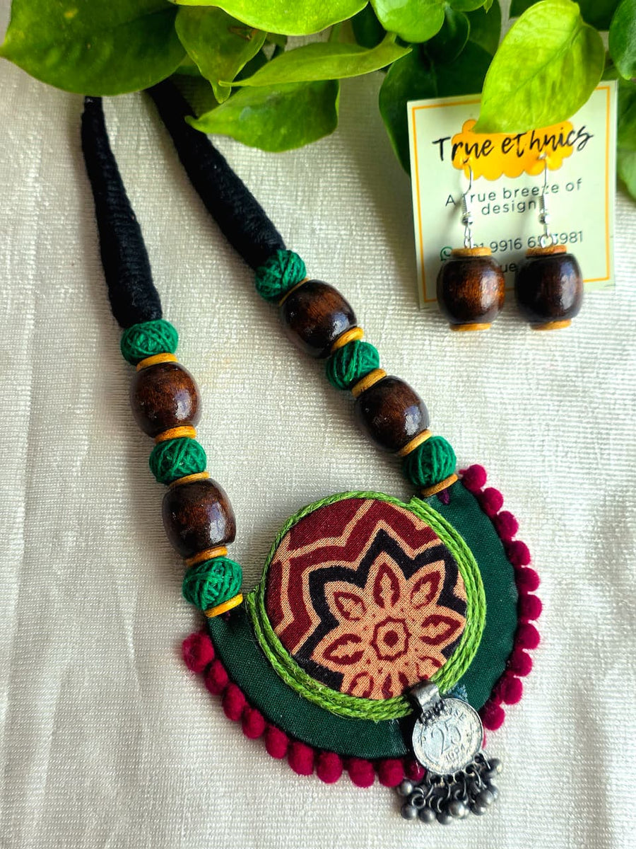 GREEN NECKLACE