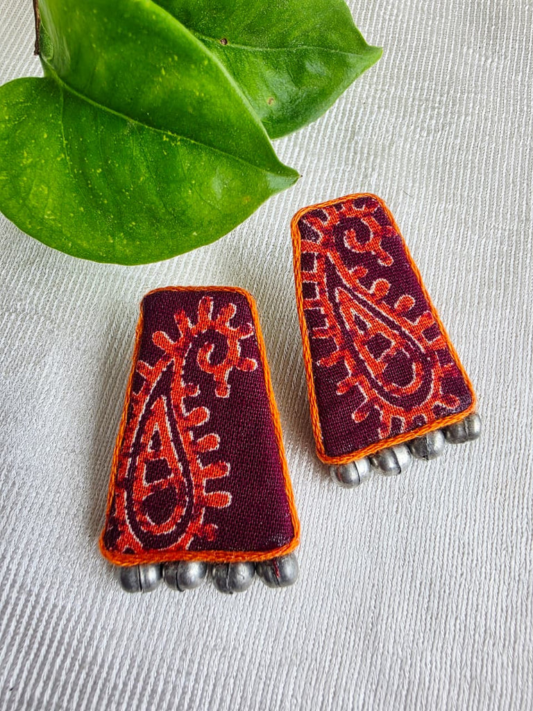 MAROON STUDS