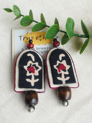 BLACK AND WHITE EARRING