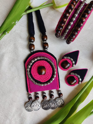 PINK AND BLACK NECKLACE