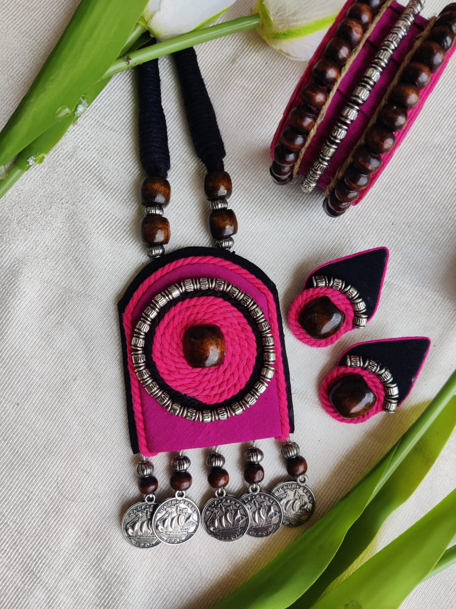 PINK AND BLACK NECKLACE