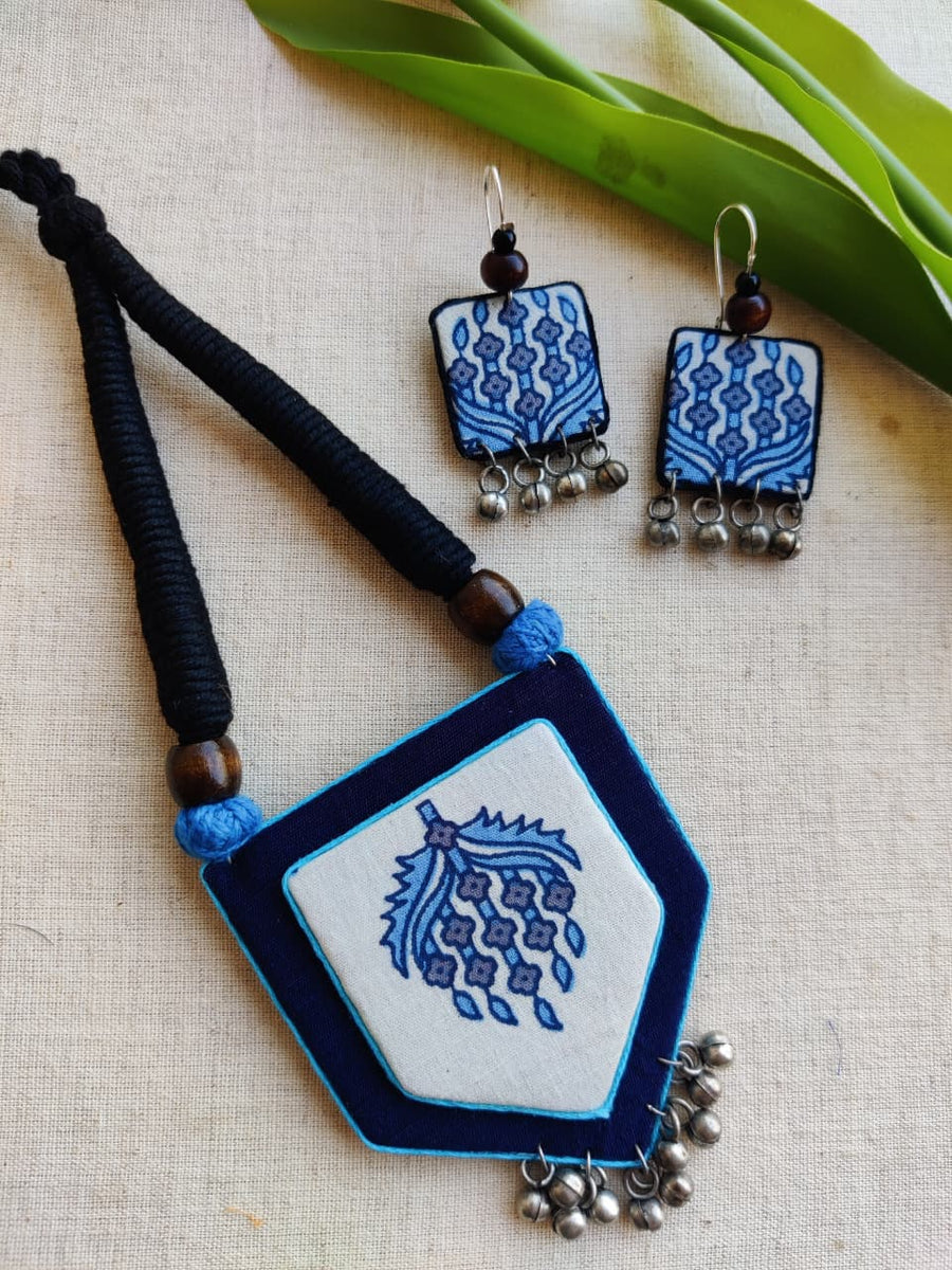 BLUE AND WHITE NECKLACE PANCHAKONI