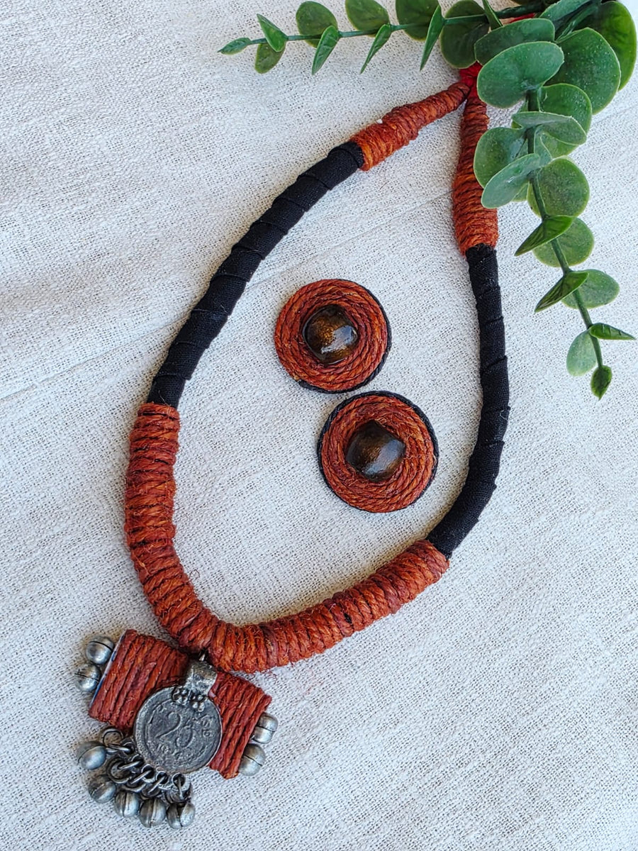 JUTE NECKLACE  BRICK COLOR
