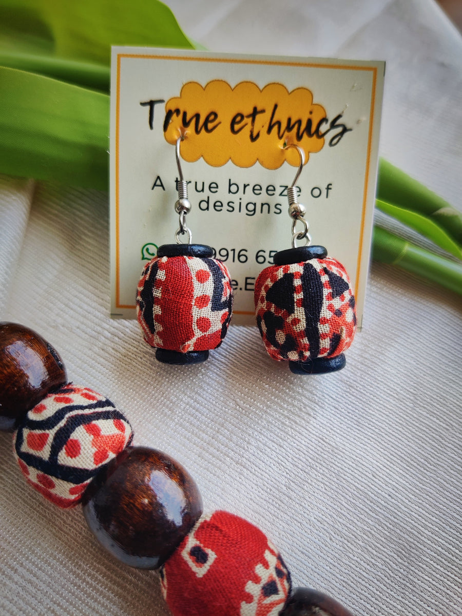 ORANGE WOODEN BEADED NECKLACE